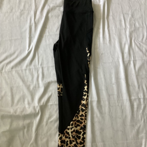 Leopard Print Leggings - Picture 4 of 6